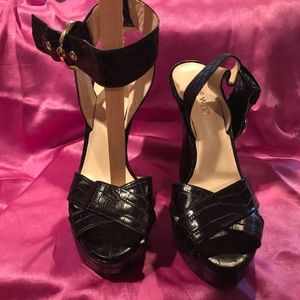 9 West Strapped Sample Sandal  US 7M